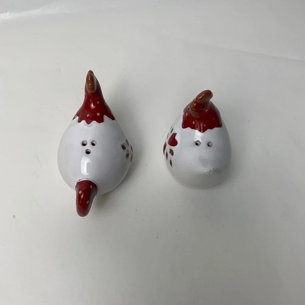 Vtg Style Ceramic Hen Salt and Pepper Shakers Red White Heart Farmhouse Decor
